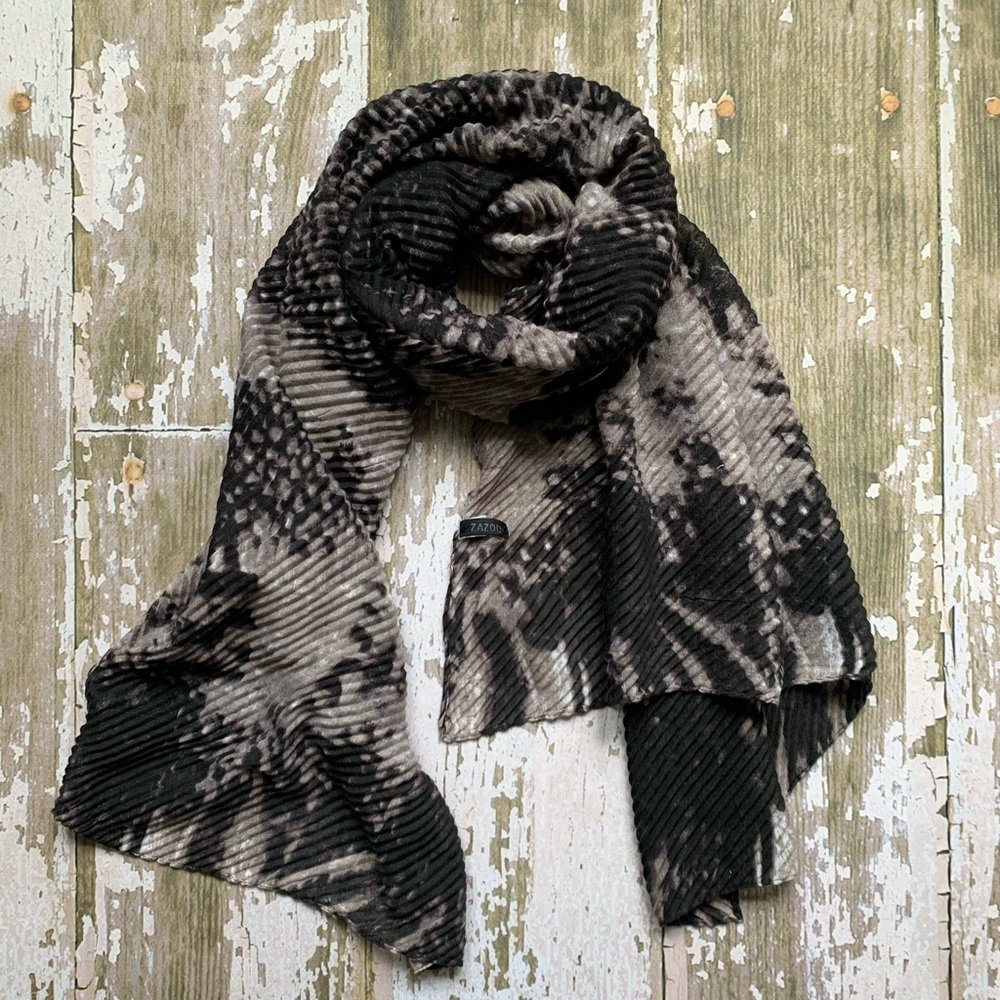 Gray and black abstract plaid scarf